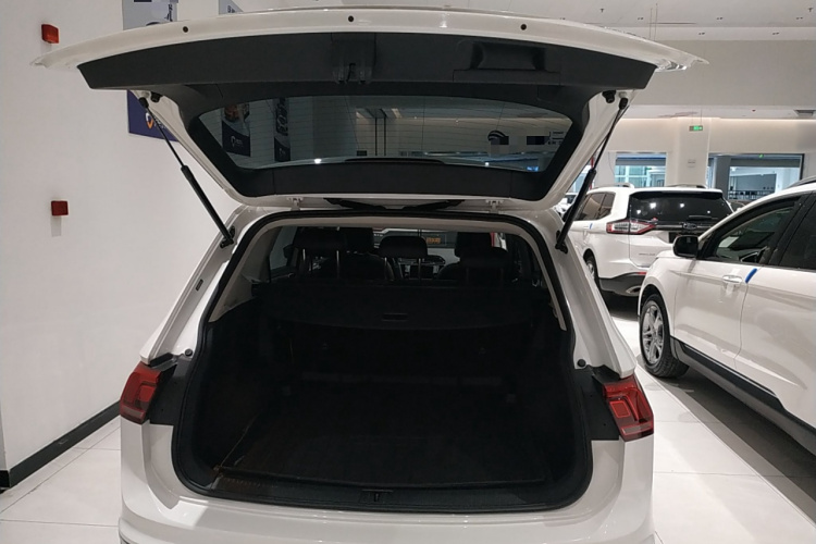 大众 途观L 2018款 330TSI 自动两驱豪华版机舱底盘23