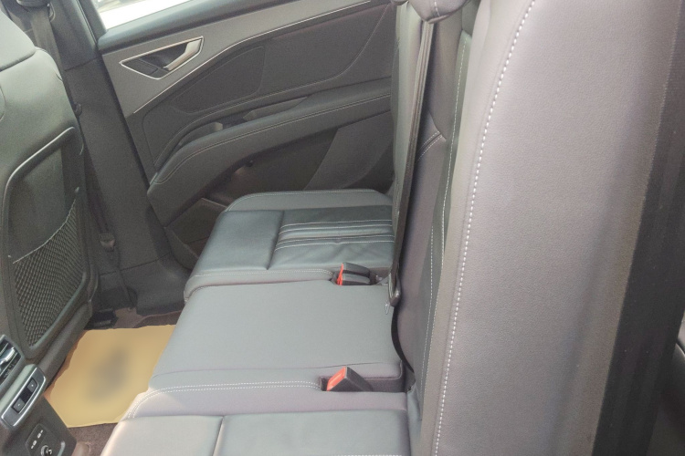 奥迪Q5 e-tron 2023款 40 e-tron 闪耀型 机甲套装中控内饰7004