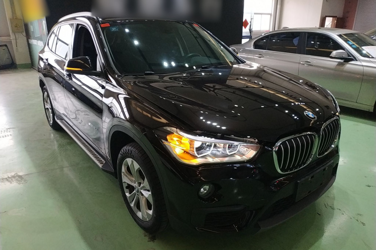 宝马X1 2016款 sDrive18Li 尊享型车身外观3