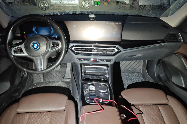 宝马i3 2022款 eDrive 35 L中控内饰12