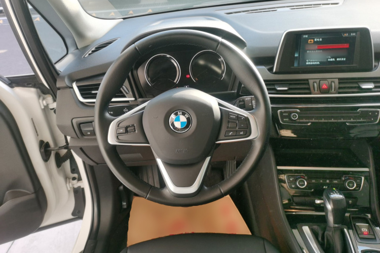 宝马2系旅行车 2018款 218i 领先型局部细节13