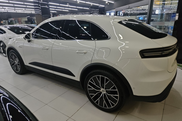 保时捷 Macan新能源 2024款 Macan 长续航版车身外观4