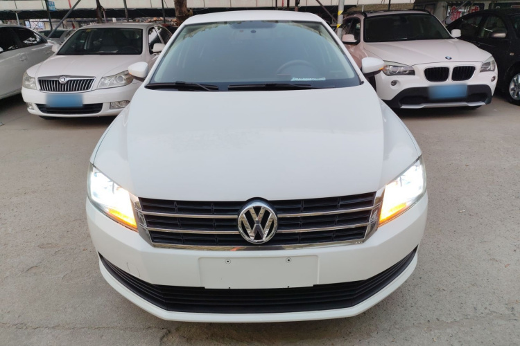 大众 朗逸 2013款 改款经典 1.6L 自动风尚版车身外观2