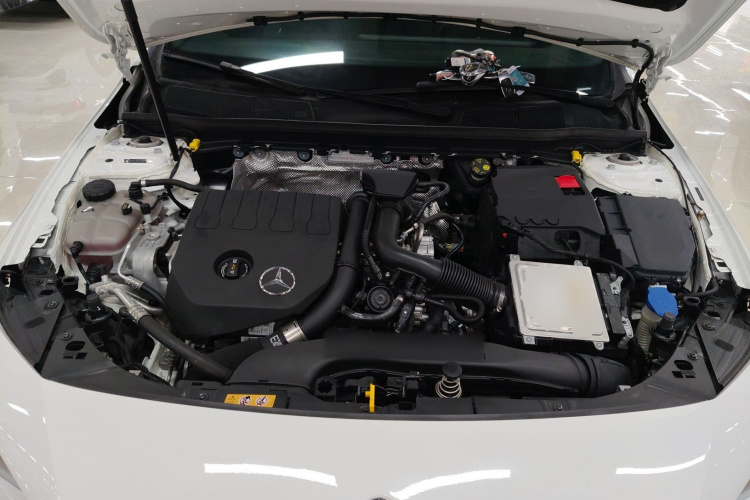 奔驰CLA 2022款 CLA 200 猎跑车机舱底盘24