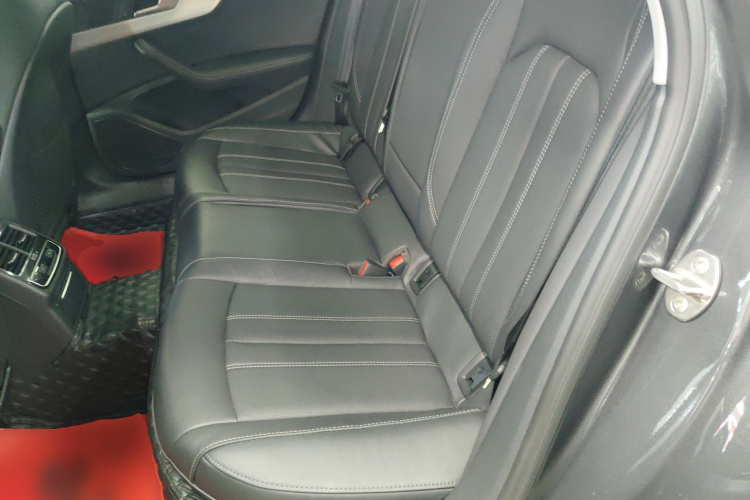 奥迪A4L 2022款 40 TFSI 豪华动感型中控内饰21