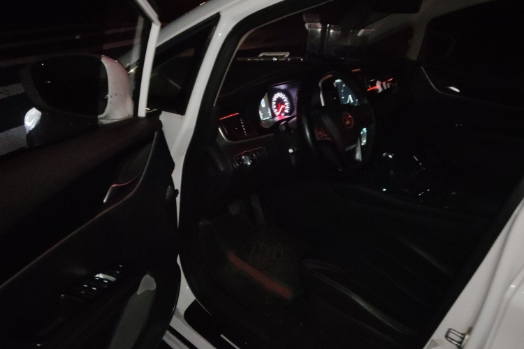 比亚迪 宋MAX 2017款 1.5T 自动智联精英型 7座中控内饰20