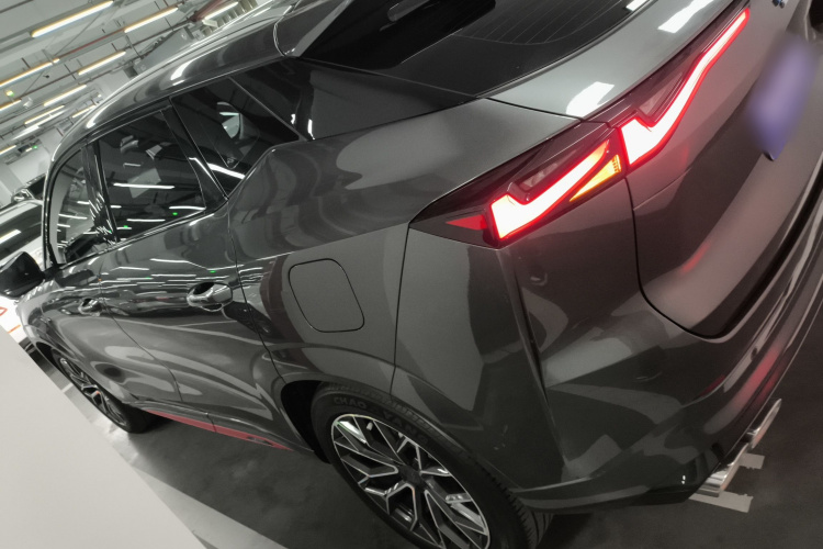 长安欧尚Z6 2022款 蓝鲸 1.5T DCT智领型城市版车身外观4