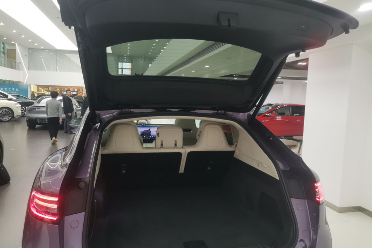 鸿蒙智行 智界R7 2025款 增程 331km Ultra机舱底盘23