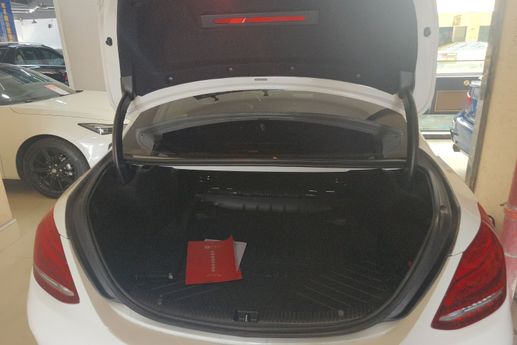 奔驰C级 2016款 C 200 运动版局部细节23