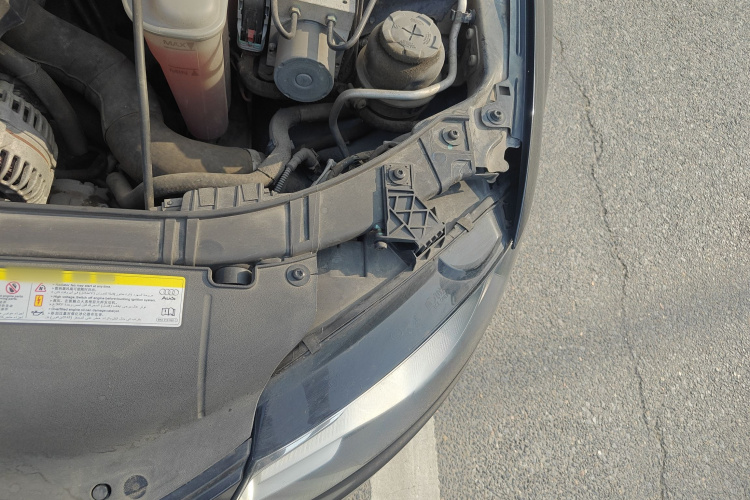 奥迪A4L 2011款 2.0 TFSI 技术型局部细节9007