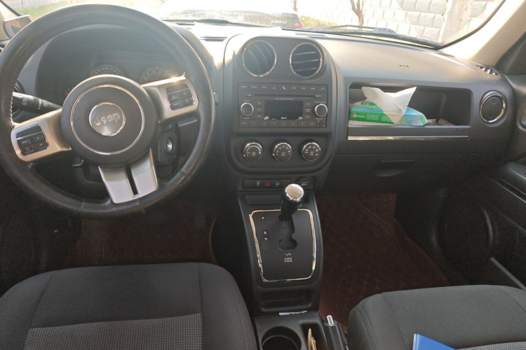 Jeep 自由客 2015款 2.4L 运动版中控内饰12