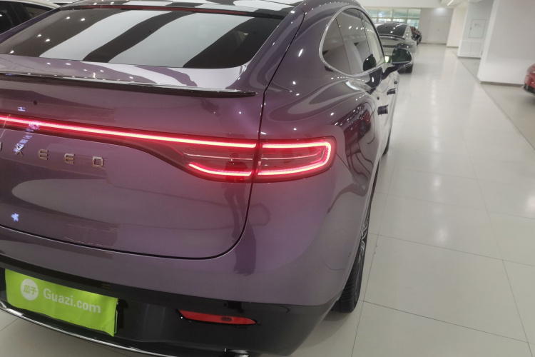 鸿蒙智行 智界R7 2025款 增程 331km Ultra车身外观9