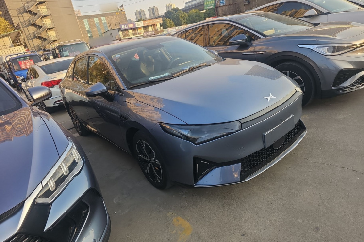 小鹏P5 2023款 智行版车身外观3