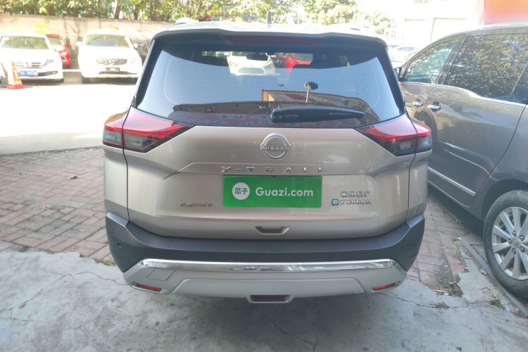 日产 奇骏 2023款 e-POWER 超混双电机四驱豪华版车身外观6