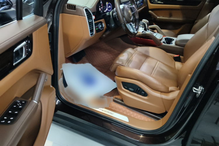 保时捷 Cayenne新能源 2022款 Cayenne E-Hybrid 2.0T 铂金版中控内饰7003