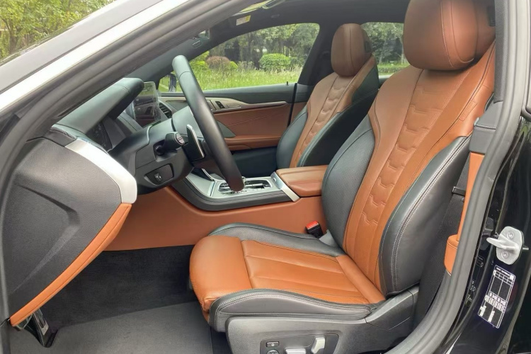 宝马8系 2022款 840i 四门轿跑车 M运动套装中控内饰7005