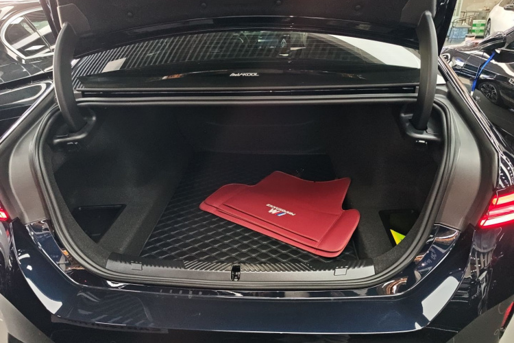 宝马5系 2025款 530Li 领先型 M运动套装机舱底盘23