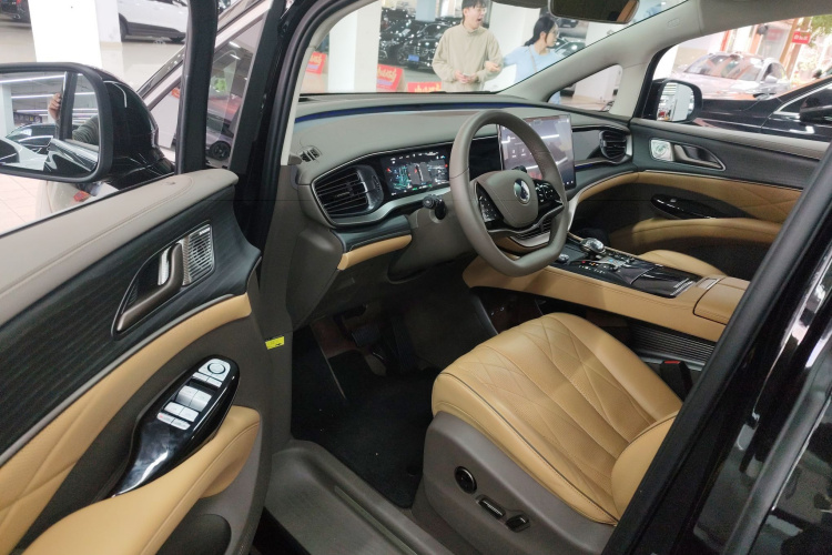 腾势D9 2022款 DM-i 970 四驱旗舰型中控内饰7003