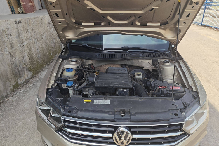 大众 宝来 2018款 1.5L 自动时尚型机舱底盘24