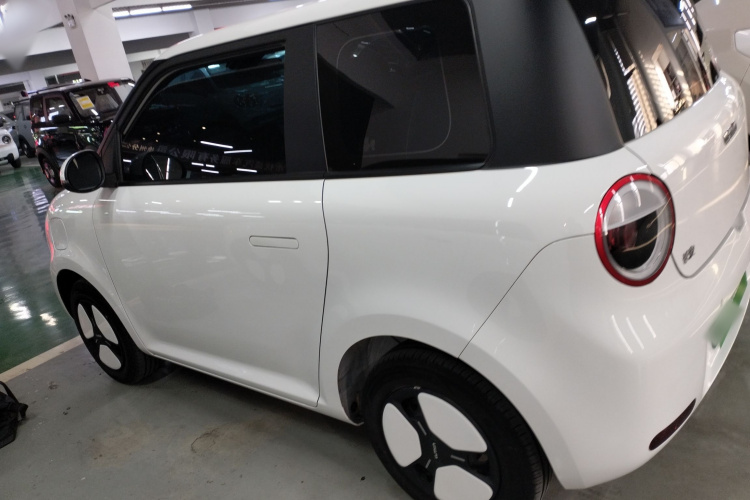 长安启源 长安Lumin 2023款 301km 蜜沁款车身外观4