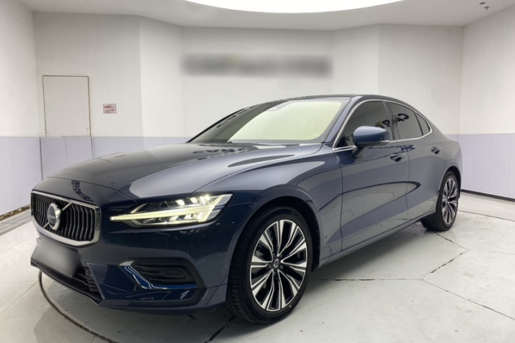 沃尔沃S60 2024款 B4 智远豪华版车身外观1