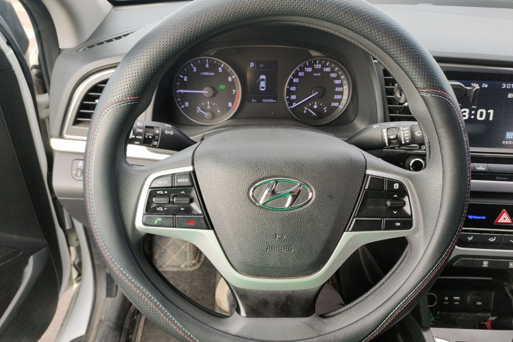 现代 领动 2016款 1.6L 自动智炫·精英型中控内饰13