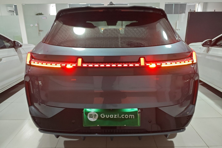 领克08 EM-P 2025款 245km 超长续航Halo车身外观6