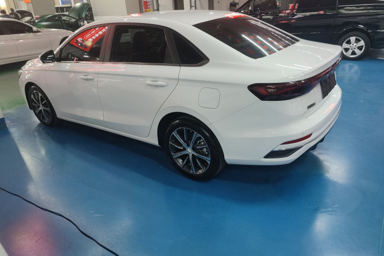 吉利汽车 帝豪 2023款 第4代冠军版 1.5L CVT尊贵型车身外观4