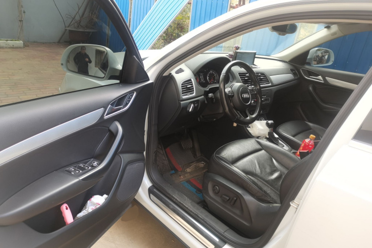 奥迪Q3 2013款 35 TFSI 舒适型中控内饰20
