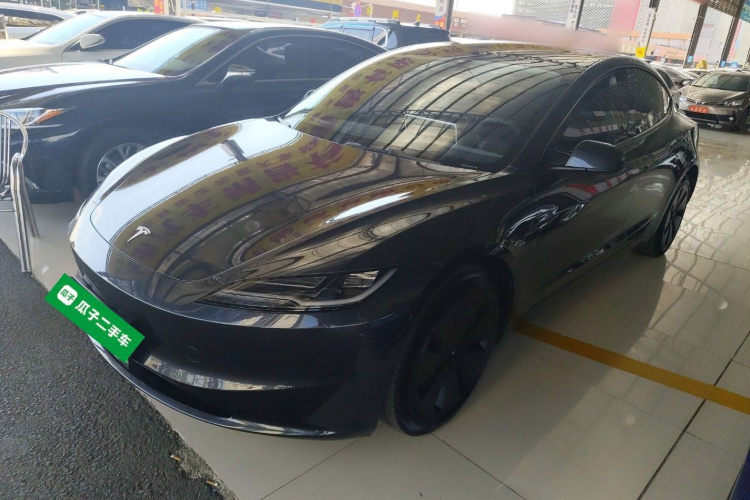特斯拉 Model 3 2023款 长续航全轮驱动版车身外观1