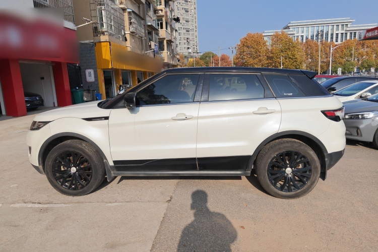 陆风X7 2015款 2.0T 全景尊贵版车身外观4