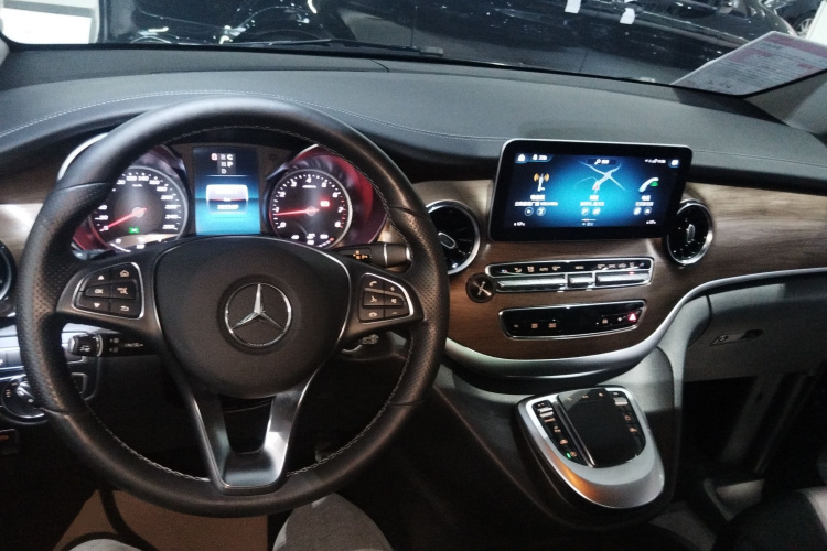 奔驰V级 2020款 V 260 尊贵版中控内饰12