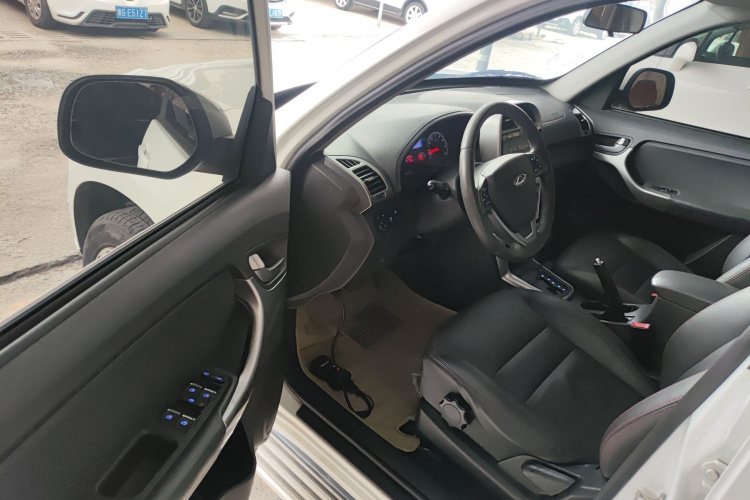 奇瑞 瑞虎3 2015款 1.6L CVT智尚纪念版中控内饰20