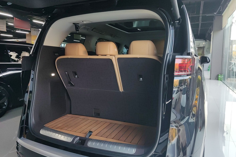 腾势D9 2024款 DM-i 980 四驱尊荣型机舱底盘23