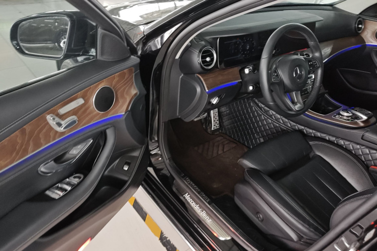 奔驰E级 2016款 E 200 L中控内饰20