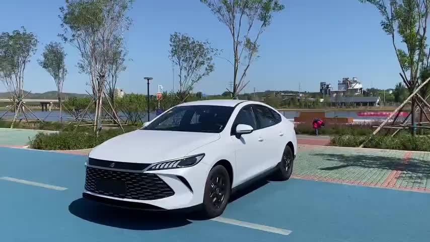 比亚迪 秦PLUS 2025款 DM-i 智驾版 55KM领先型实拍1