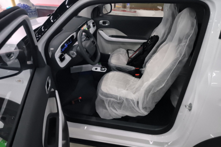 吉利银河 2025款 210km 熊猫卡丁中控内饰20