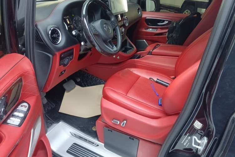 奔驰 威霆 2021款 2.0T 商务版 7座中控内饰19