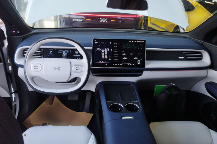 小鹏G6 2023款 755 超长续航 Max中控内饰7002