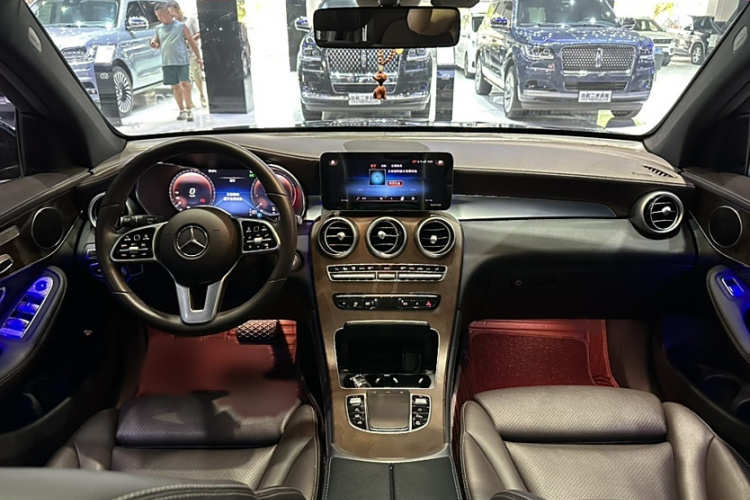 奔驰GLC 2020款 GLC 260 L 4MATIC 豪华型中控内饰7011