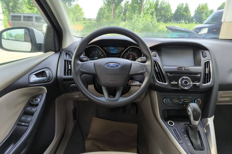 福特 福克斯 2015款 三厢 1.6L 自动舒适型局部细节13