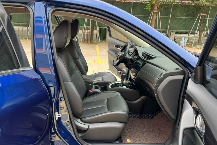 日产 奇骏 2019款 2.0L CVT智联舒适版 2WD中控内饰7004