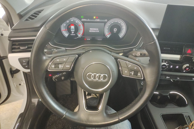 奥迪A4L 2022款 40 TFSI 时尚动感型中控内饰13