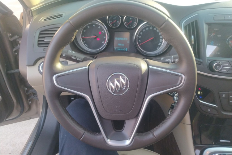 别克 君威 2015款 2.0L 领先时尚型中控内饰13