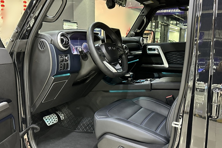 北京BJ40 2024款 2.0T 城市猎人荣耀版中控内饰7001