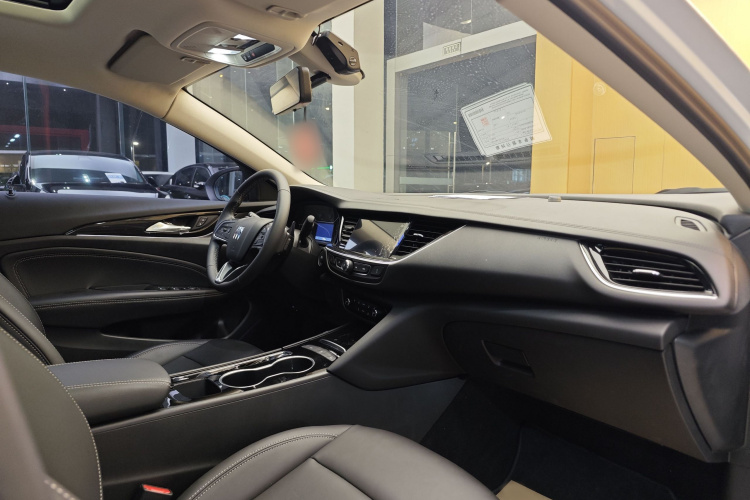 别克 君威 2024款 25T 超享版中控内饰7015