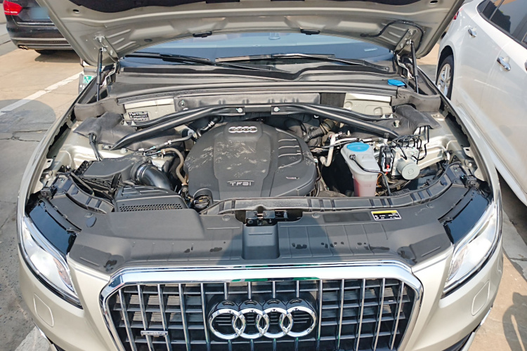 奥迪Q5 2015款 40 TFSI 进取型机舱底盘24