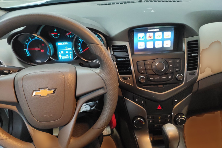 雪佛兰 科鲁兹 2015款 1.5L 经典 SE AT中控内饰12