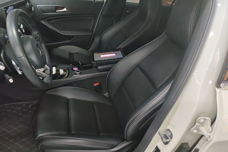 奔驰GLA 2019款 GLA 200 时尚型局部细节19