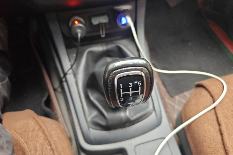 五十铃 瑞迈 2018款 2.8T经典版两驱豪华款加长货厢JE493ZLQ5F局部细节18